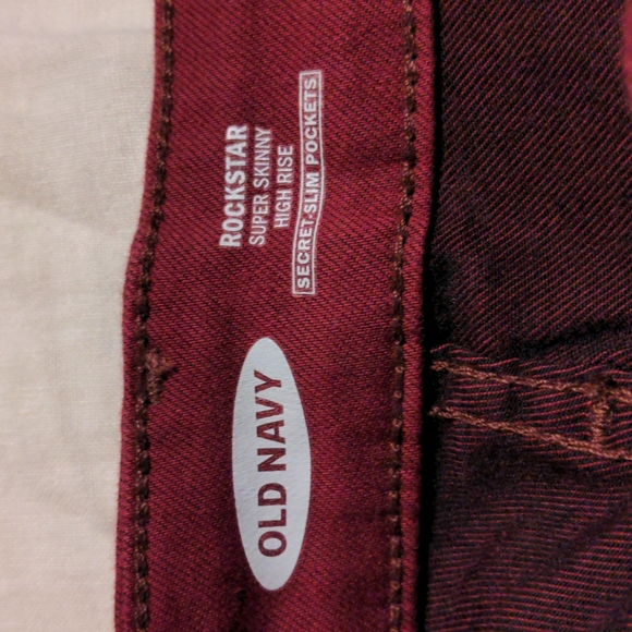 NWT Old Navy Burgundy Skinny Jeans - Picture 3 of 3
